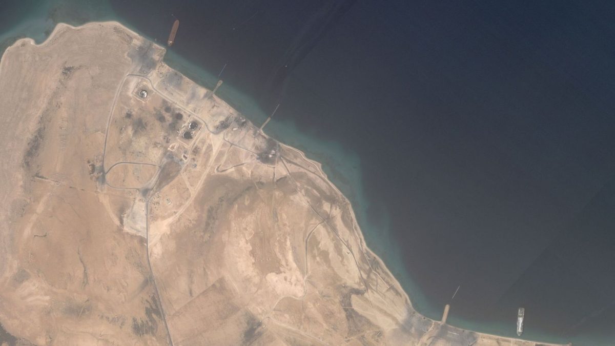 هشدار تخلیه بنادر الحدیده؛ مانور اسرائیل یا تدارک تجاوز؟