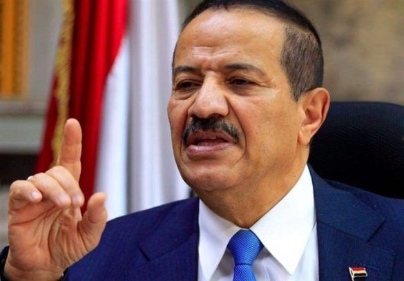 تصویر وزیر خارجه یمن در حال سخنرانی.