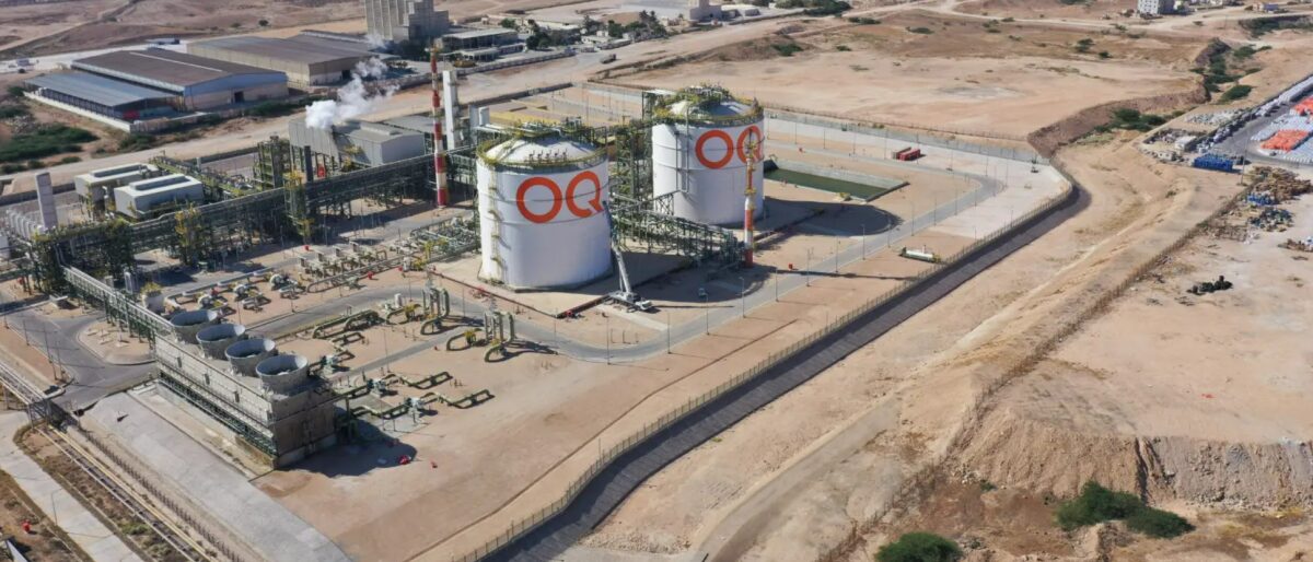 خط تولید گاز مایع در شهر صور عمان.