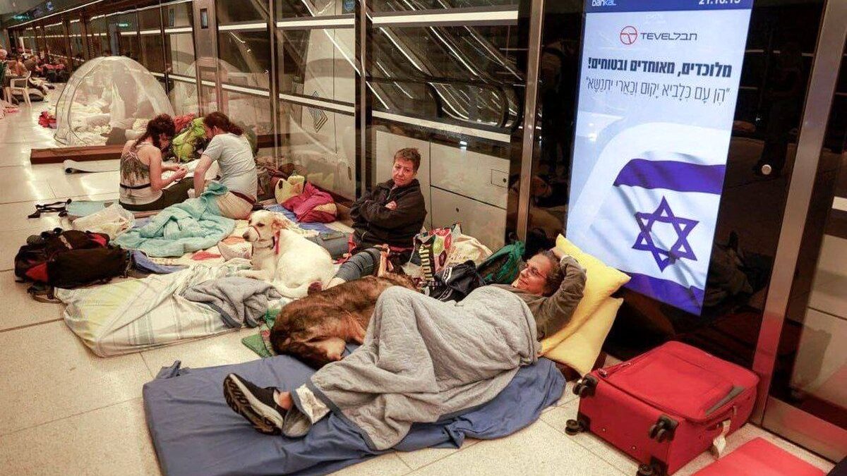 مردم در پناهگاه های اسرائیل به دلیل موشک های یمنی.