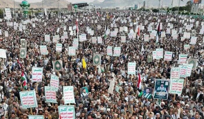 راهپیمایی مردم یمن در حمایت از تحریم کالا های آمریکایی و اسرائیلی.