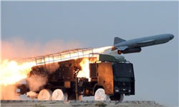 موشک شکافنده یمن در حال پرتاب.