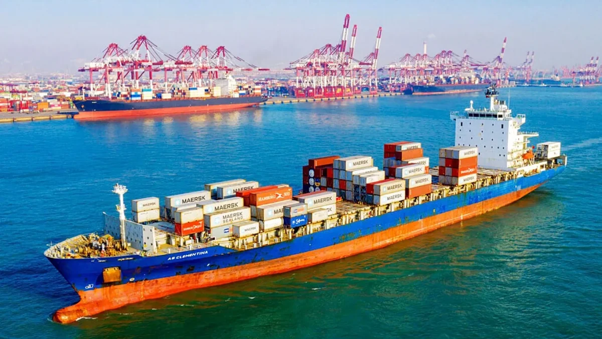 کشتی تجاری در دریای سرخ.