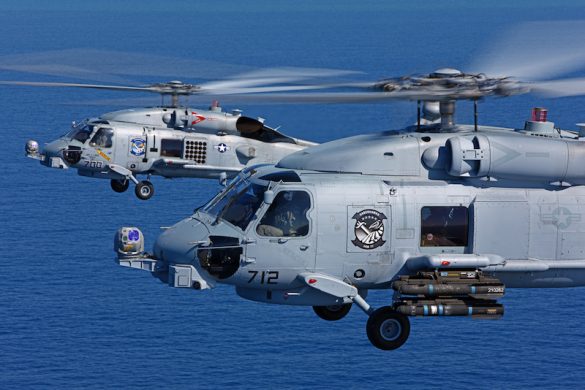 بالگرد نظامی MH-60S Hawk بر روی ناوشکن آمریکایی.