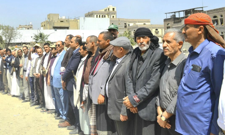 تجمع اعتراضی در صنعا در محل حمله به دفاتر روزنامه‌ها.