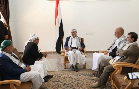 علامه محمد المفتاح در حال سخنرانی.