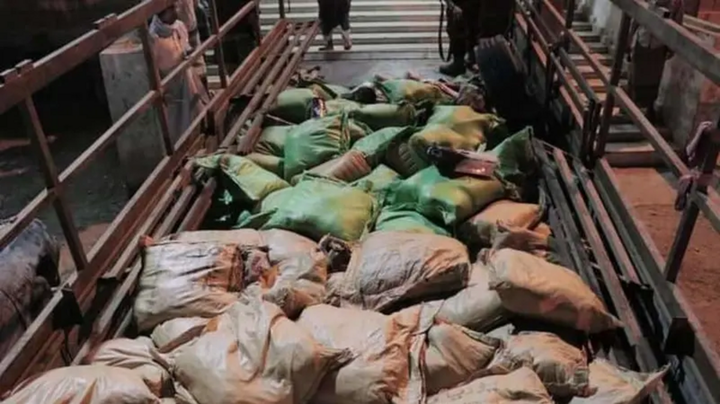 اعدام اتباع ایرانی در حضرموت | نشانهای از سیاسیسازی عدالت در مناطق اشغالی یمن 1 اعدام شش اتباع ایرانی در حضرموت به جرم قاچاق مواد مخدر.