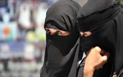  انتقال محرمانه زنان با پوشش فرهنگی.