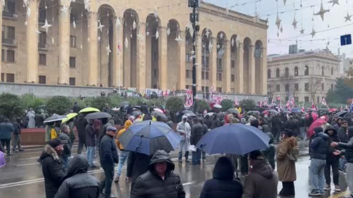 خیزش مردمی در تفلیس.