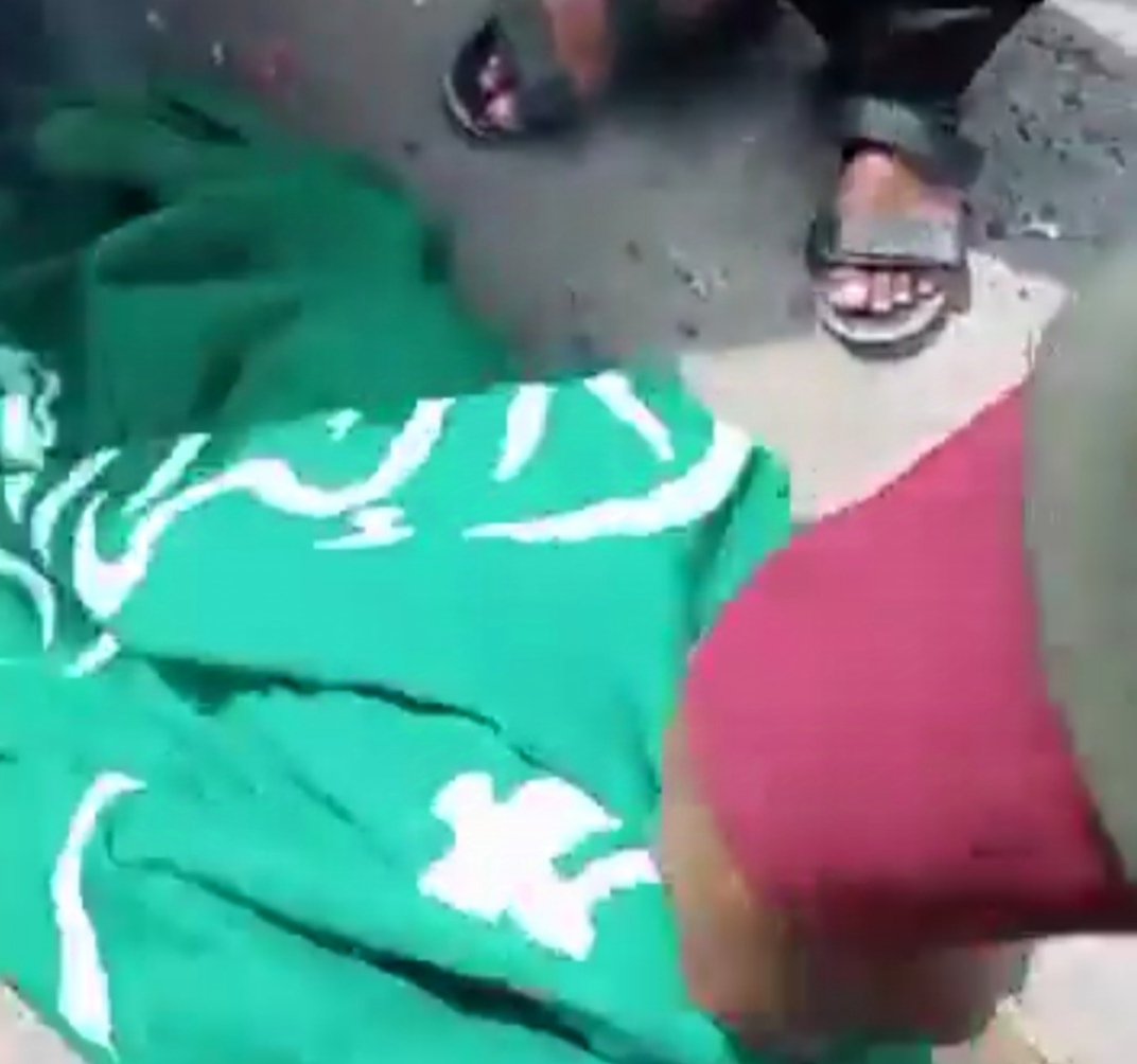 اهانت به پرچم عربستان در جنوب یمن.